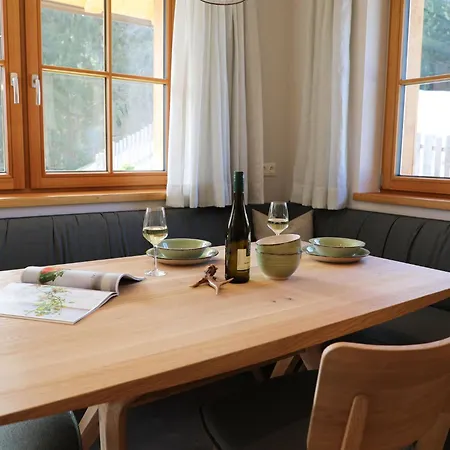 Holzerjuwel By Interhome Daire Oberau