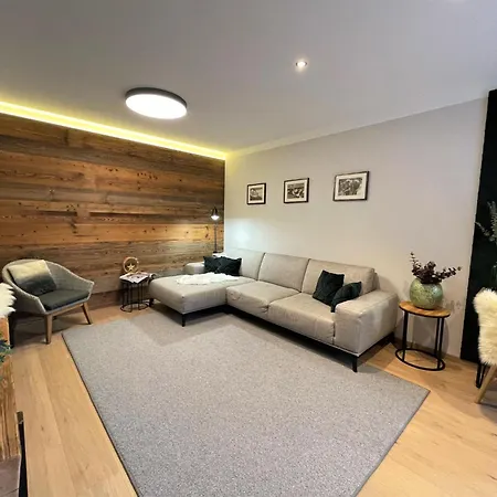 Holzerjuwel By Interhome Daire Oberau